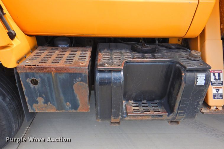 image for item DP4381 2002 Chevrolet C7500  bucket truck