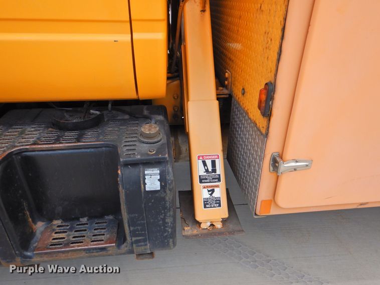 image for item DP4381 2002 Chevrolet C7500  bucket truck