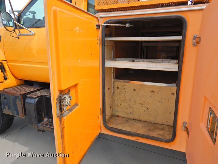 image for item DP4381 2002 Chevrolet C7500  bucket truck