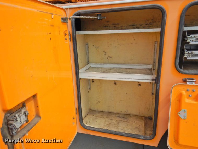 image for item DP4381 2002 Chevrolet C7500  bucket truck