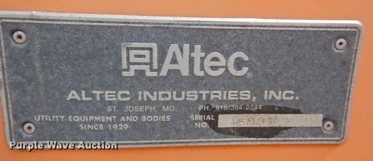 image for item DP4381 2002 Chevrolet C7500  bucket truck