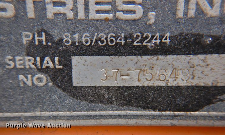 image for item DP4381 2002 Chevrolet C7500  bucket truck