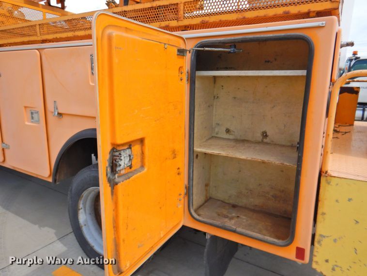 image for item DP4381 2002 Chevrolet C7500  bucket truck