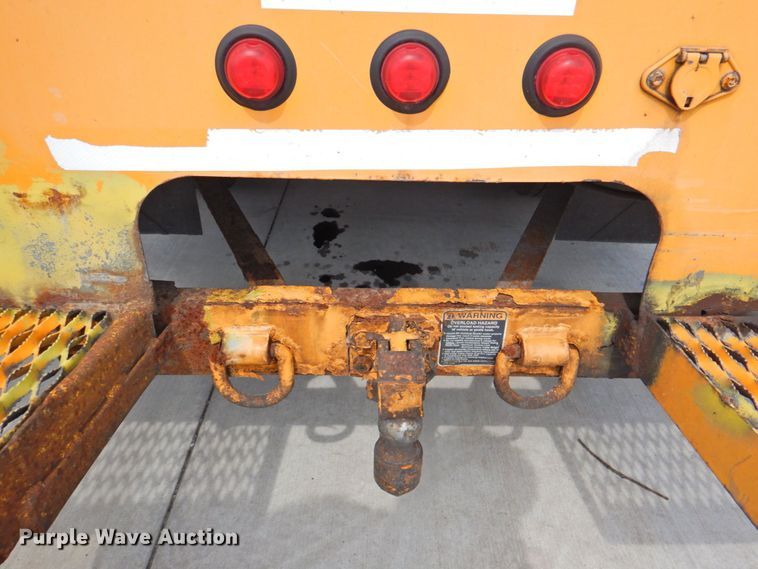 image for item DP4381 2002 Chevrolet C7500  bucket truck