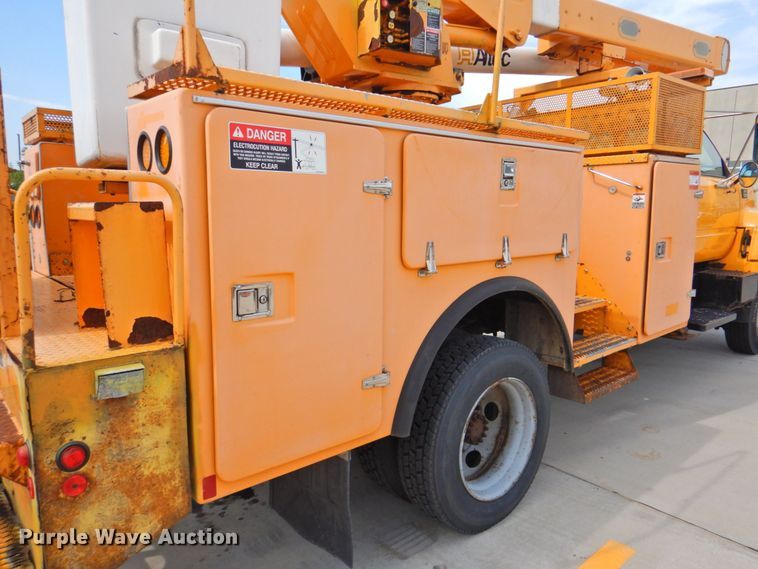 image for item DP4381 2002 Chevrolet C7500  bucket truck
