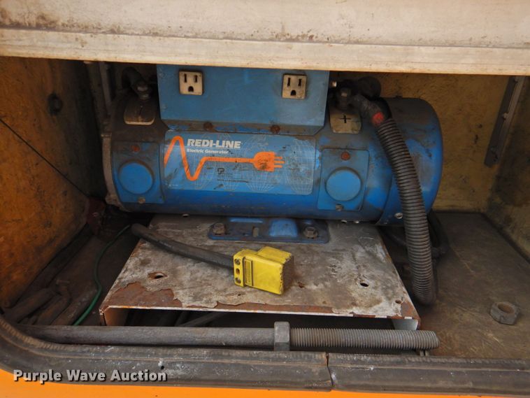 image for item DP4381 2002 Chevrolet C7500  bucket truck