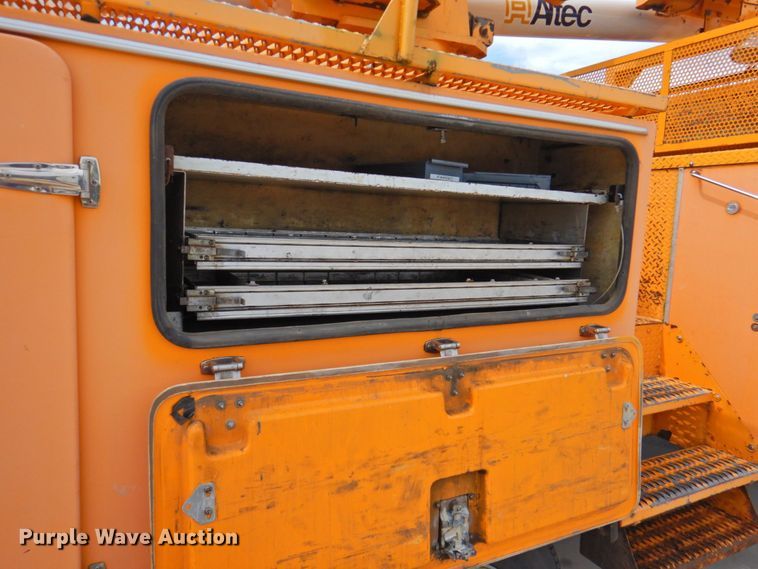 image for item DP4381 2002 Chevrolet C7500  bucket truck