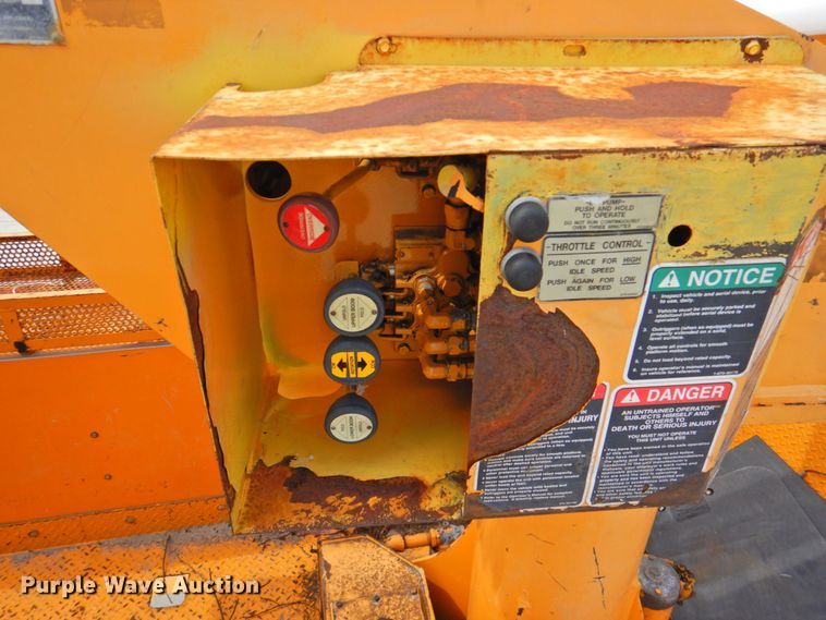 image for item DP4381 2002 Chevrolet C7500  bucket truck