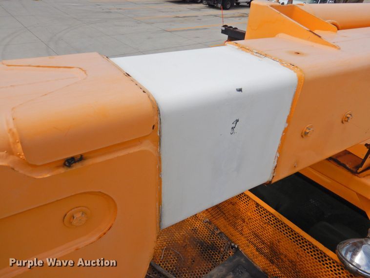 image for item DP4381 2002 Chevrolet C7500  bucket truck