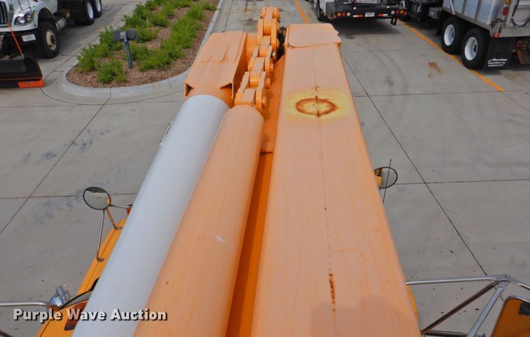 image for item DP4381 2002 Chevrolet C7500  bucket truck