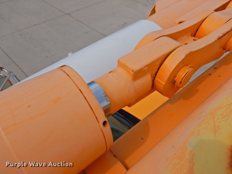 image for item DP4381 2002 Chevrolet C7500  bucket truck