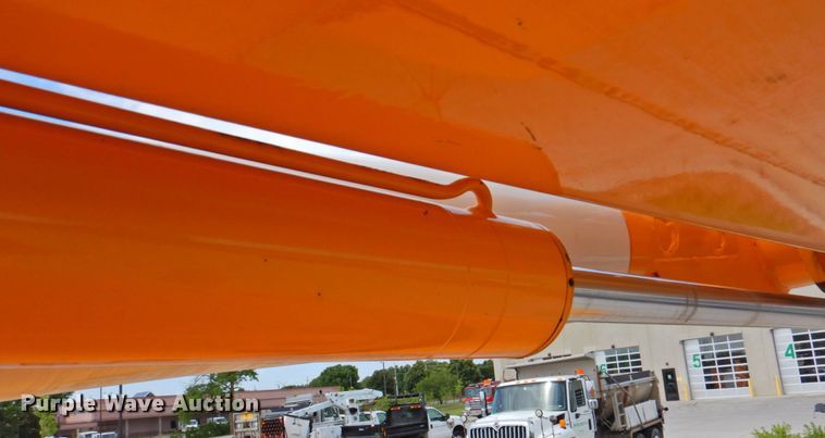 image for item DP4381 2002 Chevrolet C7500  bucket truck