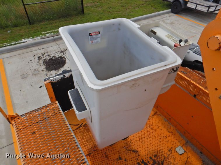 image for item DP4381 2002 Chevrolet C7500  bucket truck