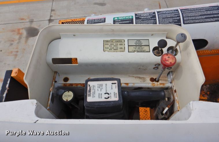 image for item DP4381 2002 Chevrolet C7500  bucket truck