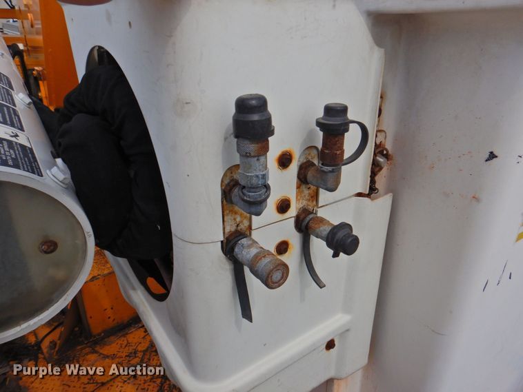 image for item DP4381 2002 Chevrolet C7500  bucket truck