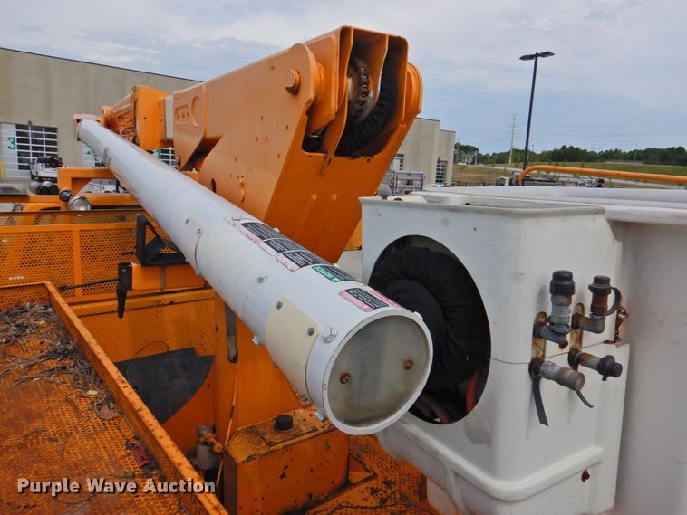 image for item DP4381 2002 Chevrolet C7500  bucket truck