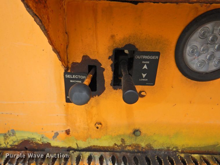 image for item DP4381 2002 Chevrolet C7500  bucket truck