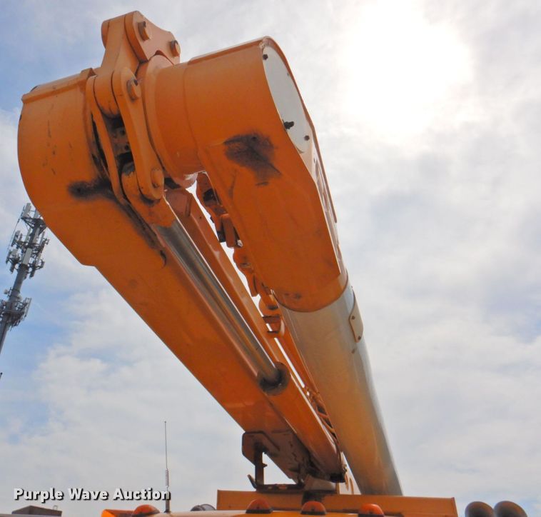 image for item DP4381 2002 Chevrolet C7500  bucket truck