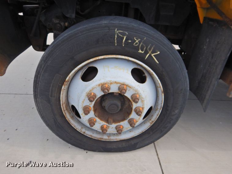 image for item DP4381 2002 Chevrolet C7500  bucket truck