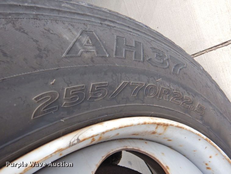 image for item DP4381 2002 Chevrolet C7500  bucket truck