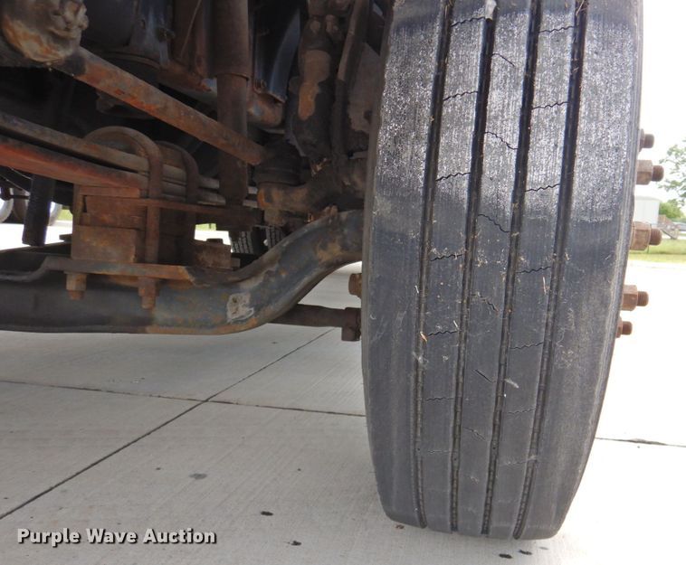 image for item DP4381 2002 Chevrolet C7500  bucket truck