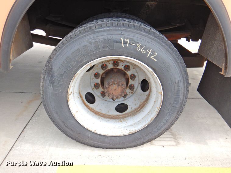 image for item DP4381 2002 Chevrolet C7500  bucket truck