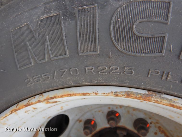 image for item DP4381 2002 Chevrolet C7500  bucket truck