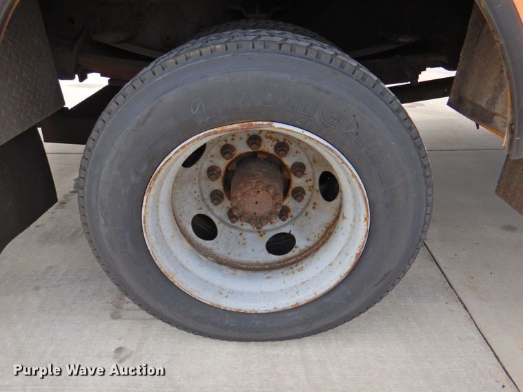 image for item DP4381 2002 Chevrolet C7500  bucket truck