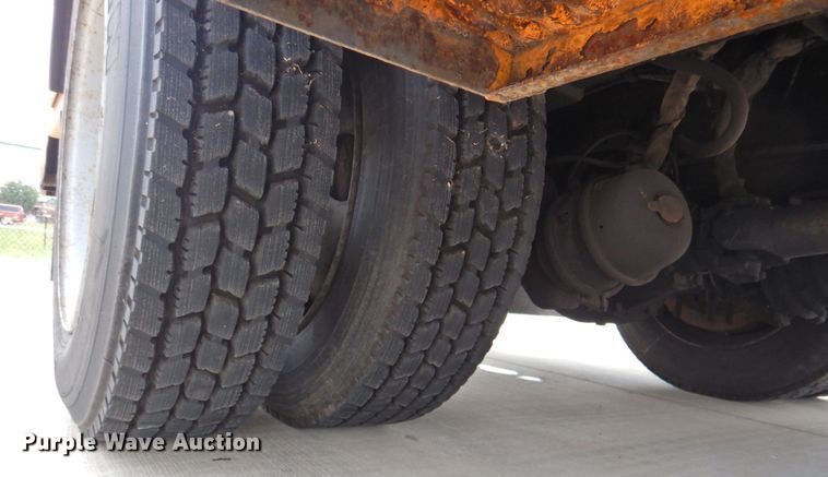 image for item DP4381 2002 Chevrolet C7500  bucket truck