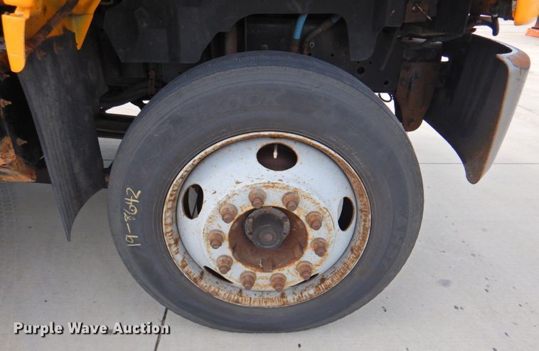 image for item DP4381 2002 Chevrolet C7500  bucket truck