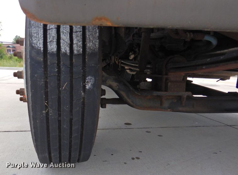 image for item DP4381 2002 Chevrolet C7500  bucket truck