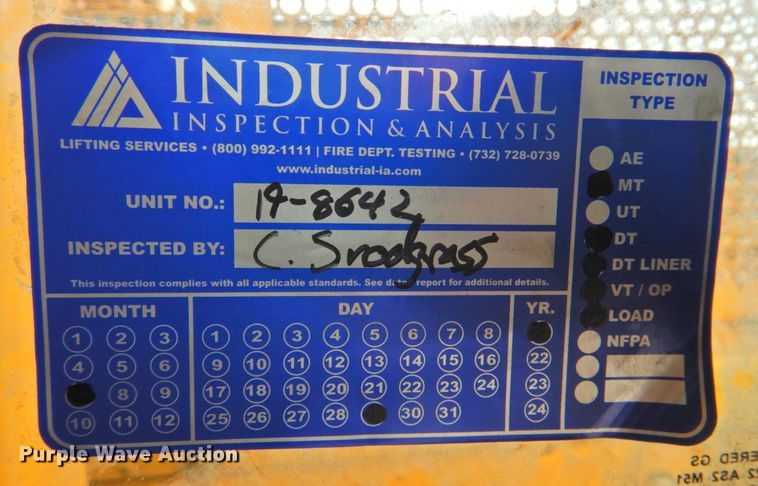 image for item DP4381 2002 Chevrolet C7500  bucket truck