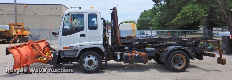 image for item DP4391 2004 GMC T7500 hook lift truck