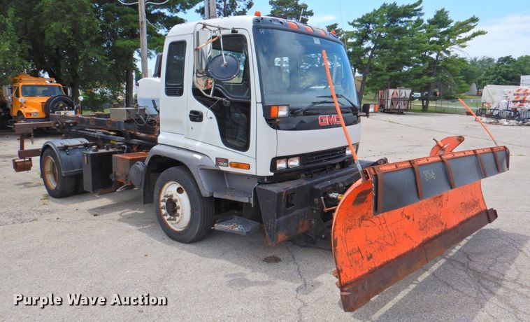 image for item DP4391 2004 GMC T7500 hook lift truck