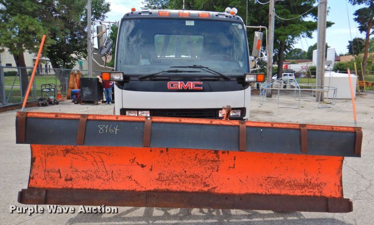 image for item DP4391 2004 GMC T7500 hook lift truck