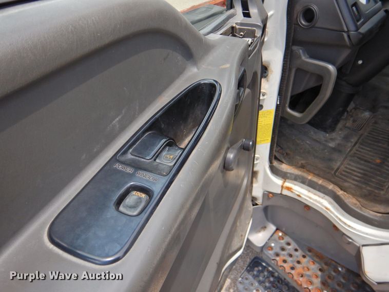 image for item DP4391 2004 GMC T7500 hook lift truck