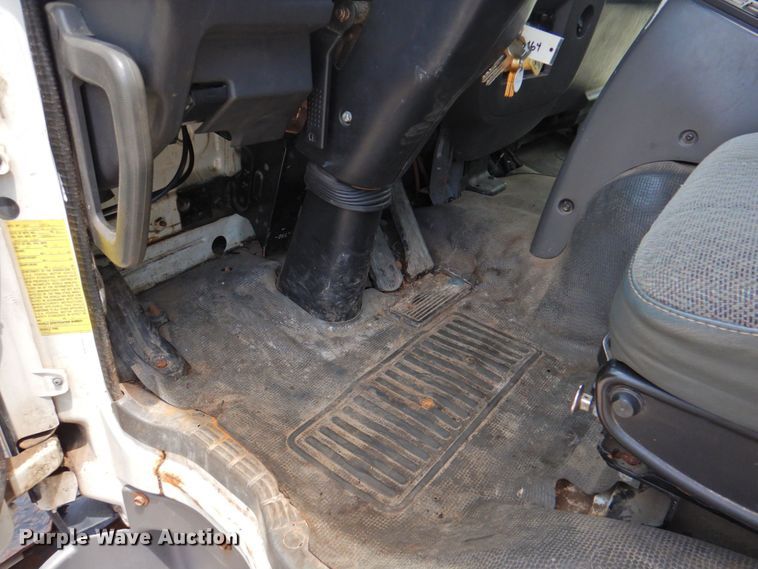 image for item DP4391 2004 GMC T7500 hook lift truck