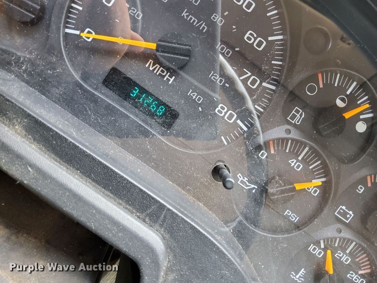 image for item DP4391 2004 GMC T7500 hook lift truck