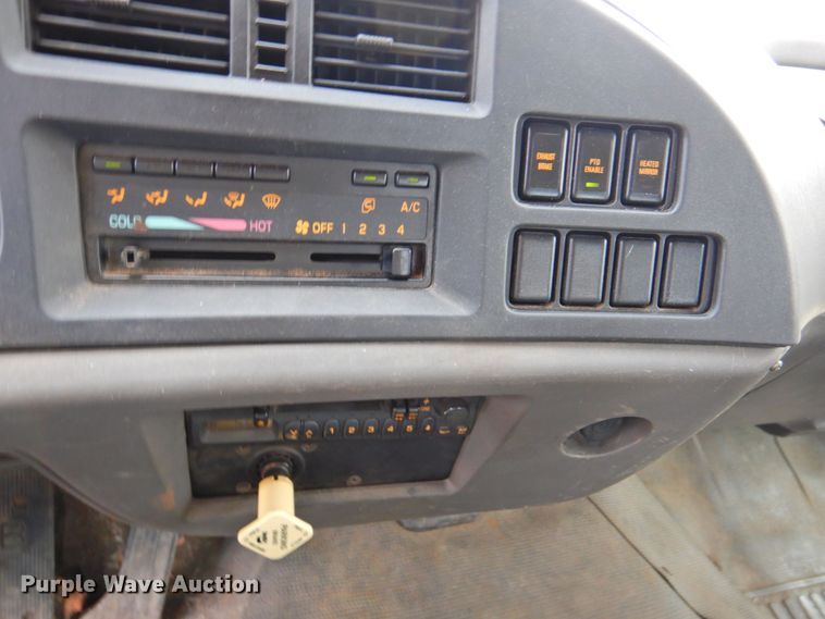 image for item DP4391 2004 GMC T7500 hook lift truck