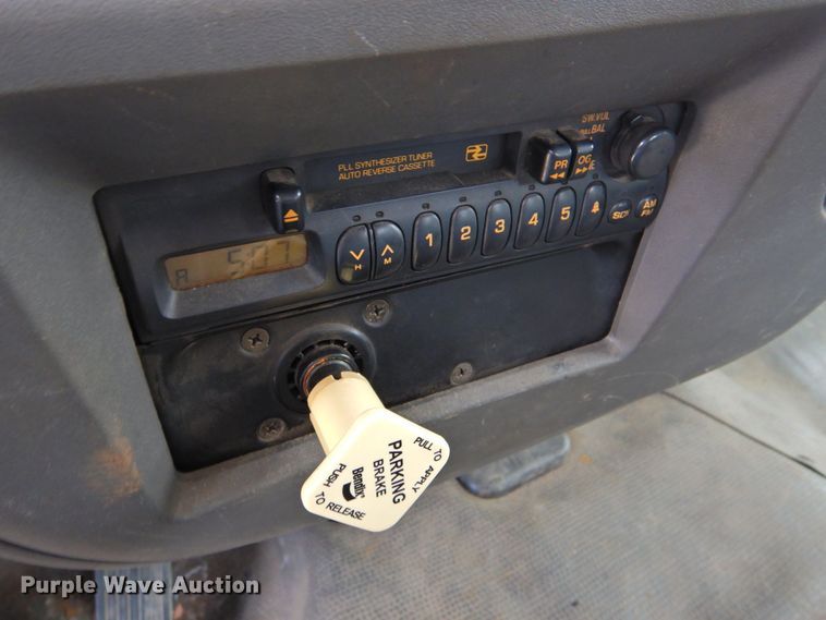 image for item DP4391 2004 GMC T7500 hook lift truck