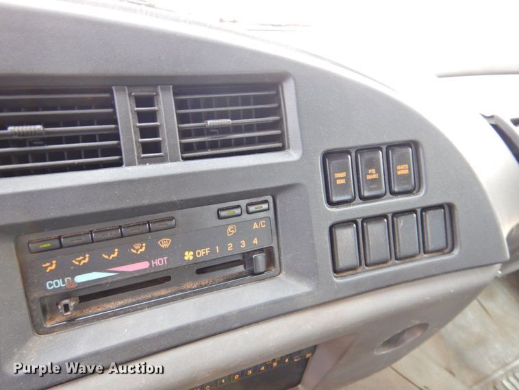 image for item DP4391 2004 GMC T7500 hook lift truck