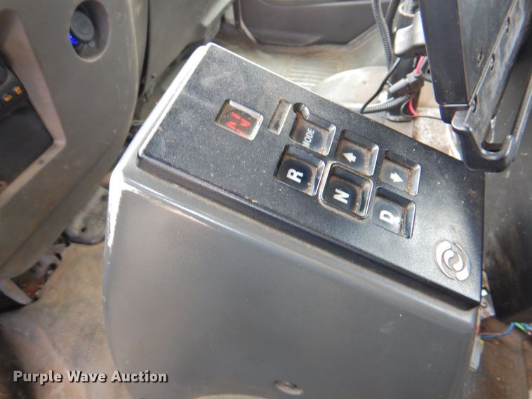 image for item DP4391 2004 GMC T7500 hook lift truck