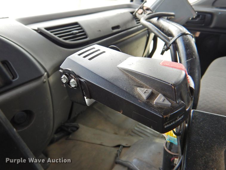 image for item DP4391 2004 GMC T7500 hook lift truck