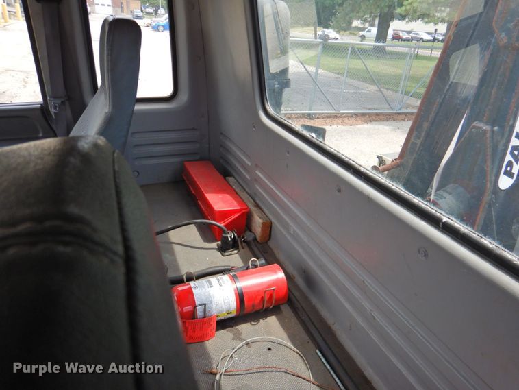 image for item DP4391 2004 GMC T7500 hook lift truck