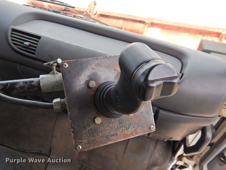 image for item DP4391 2004 GMC T7500 hook lift truck