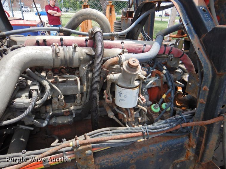 image for item DP4391 2004 GMC T7500 hook lift truck