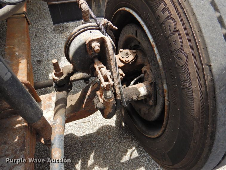 image for item DP4391 2004 GMC T7500 hook lift truck