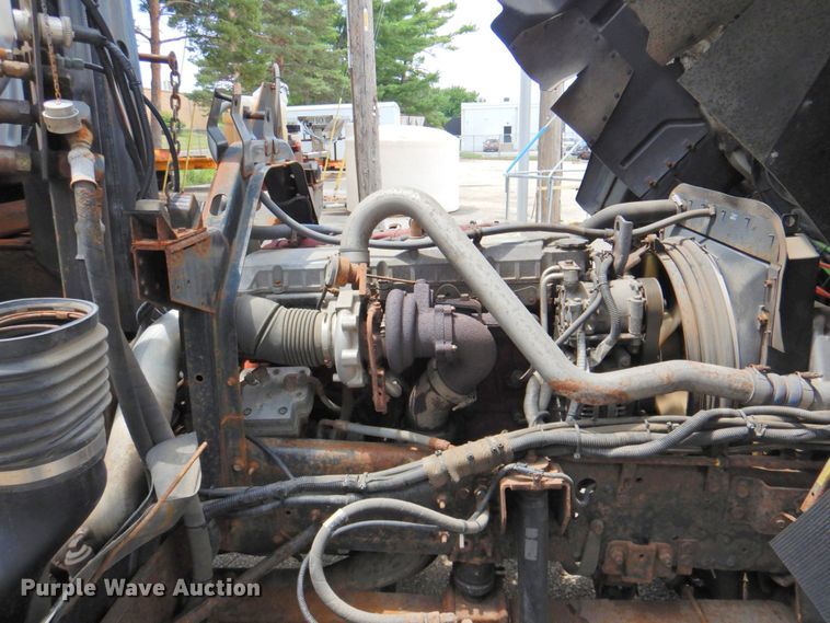 image for item DP4391 2004 GMC T7500 hook lift truck