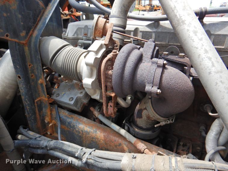 image for item DP4391 2004 GMC T7500 hook lift truck