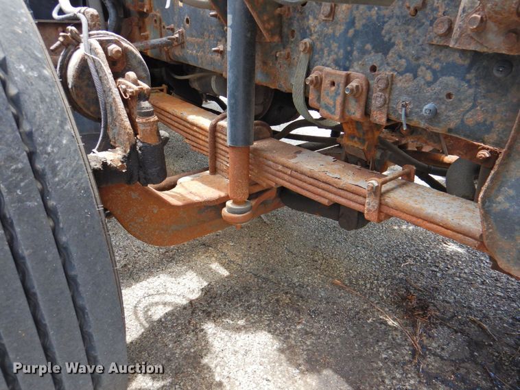 image for item DP4391 2004 GMC T7500 hook lift truck